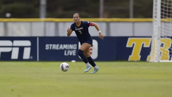 Hailey Clingan marches ahead in a 2026 match at UC San Diego