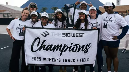 wtrack-2025-big-west-champs-throws-pinkie-itow