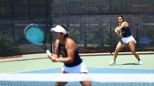 Bella backhand return