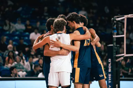 MVB-huddle-26