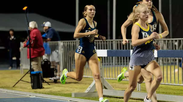 Kaia Schmidt in stride behind two other runners in a 1500-meter race