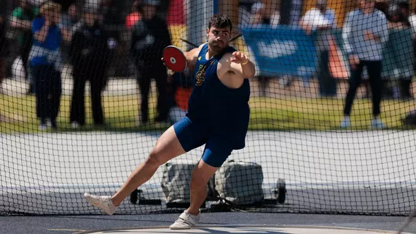Joe Duggan throwing the discus