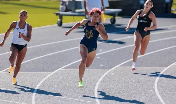 Joy Anderson sprinting the turn of the 200