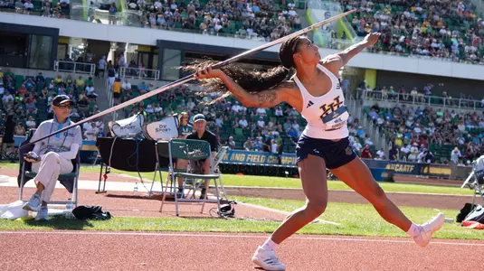 Jolie Robinson throwing the javelin at Hayward Field