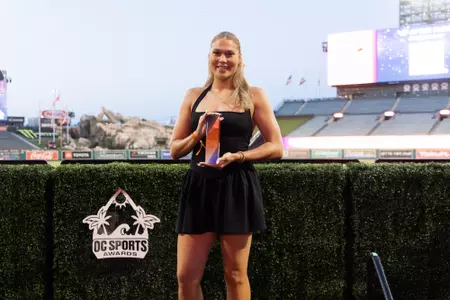 Hunter Hernandez recieves the OC Sports Awards Female College Athlete of the Year Award