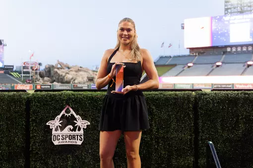 Hunter Hernandez recieves the OC Sports Awards Female College Athlete of the Year Award