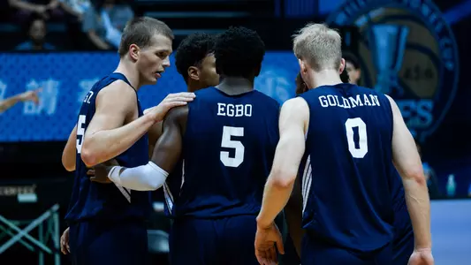 Mason Hodges huddles with Ben Egbo and Bryce Goldman at the William Jones Cup