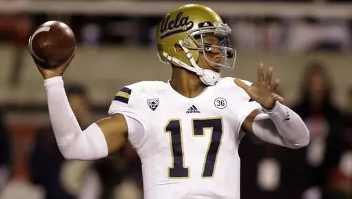 UCLA quarterback Brett Hundley (17)