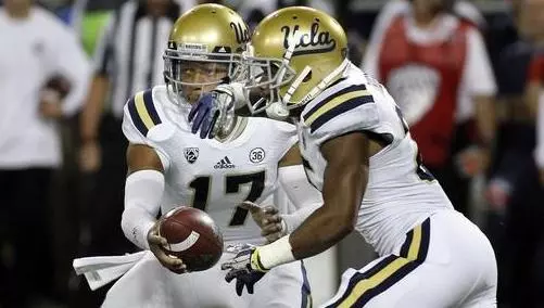 UCLA quarterback Brett Hundley (17)