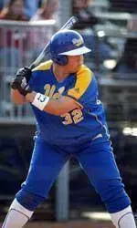 Softball Falls to Washington, 2-1