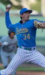No. 9 UCLA Baseball Defeats UC Irvine, 8-1