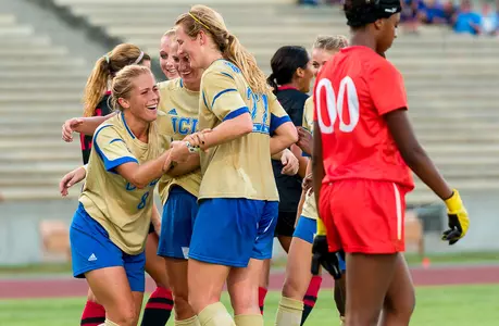 Abby Dahlkemper celebrates her goal vs. SDSU