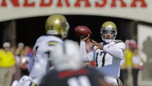 UCLA quarterback Brett Hundley (17)