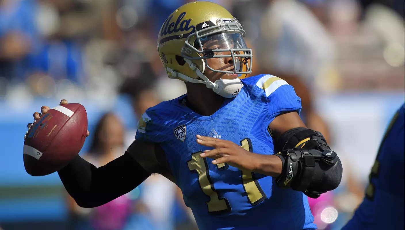 No. 18 UCLA Football Falls to No. 12 Oregon, 42-30