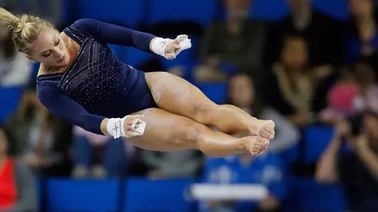 Samantha Peszek, Hallie Mossett Earn Pac-12 Weekly Honors