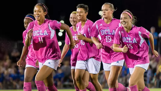 2015 UCLA Women's Soccer (photo by Scott Chandler)