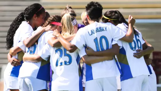 2015 UCLA Women's Soccer (photo by Rand Bleimeister)