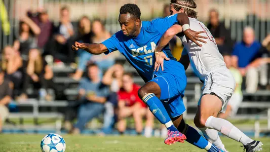 Seyi Adekoya (Scott Chandler)