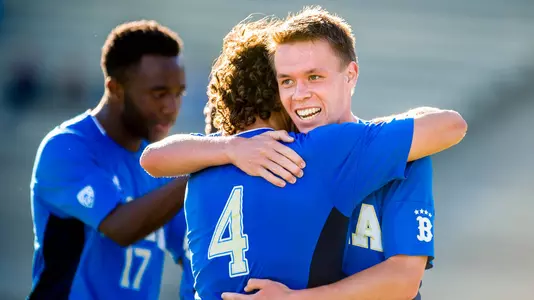 Jordan Vale & Teammates (Photo by Scott Chandler)