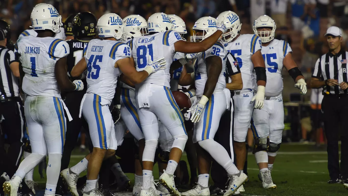 UCLA Football (photo by Greg Turk)