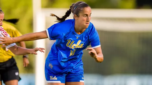 Julia Hernandez (photo by Scott Chandler)