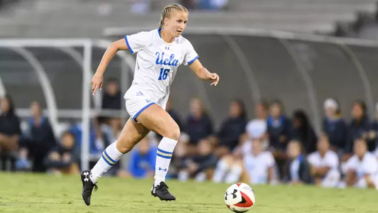 Hailie Mace (photo by Percy Anderson)