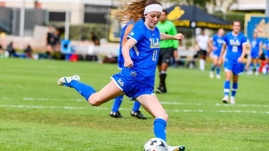 Issy Bellinghausen (photo by Percy Anderson)