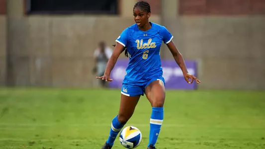 Kennedy Faulknor - 2018 UCLA Women's Soccer (photo by Don Liebig)