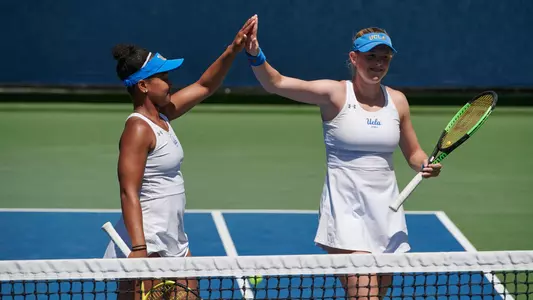 Jada Hart & Elysia Bolton (Photo: Don Liebig)