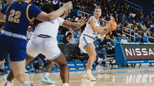 Gabriela Jaquez looks to find Charisma Osborne in the post vs. UC Riverside Nov. 10