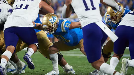UCLA Athletics - 2022 UCLA Bruins Football versus the University of Washington Huskies at The Rose Bowl, Pasadena, CA.September 30th, 2022Copyright Don Liebig/ASUCLA220930_FBC_0895.NEF