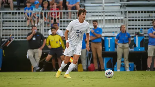 UCLA Athletics - 2022 UCLA Men's Soccer versus the Liberty University, Wallis Annenberg Stadium, UCLA, Los Angeles, CA. September 2nd, 2022Copyright Don Liebig/ASUCLA220902_MSOC_0082.NEF