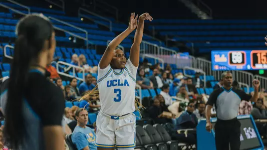 Londynn Jones shoots a corner three (Nov. 25)
