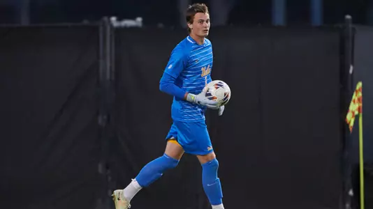 UCLA Athletics - 2022 UCLA Men's Soccer versus the Liberty University, Wallis Annenberg Stadium, UCLA, Los Angeles, CA. September 2nd, 2022Copyright Don Liebig/ASUCLA220902_MSOC_0132.NEF