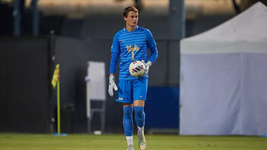 UCLA Athletics - 2022 UCLA Men's Soccer versus the Liberty University, Wallis Annenberg Stadium, UCLA, Los Angeles, CA. September 2nd, 2022Copyright Don Liebig/ASUCLA220902_MSOC_0140.NEF