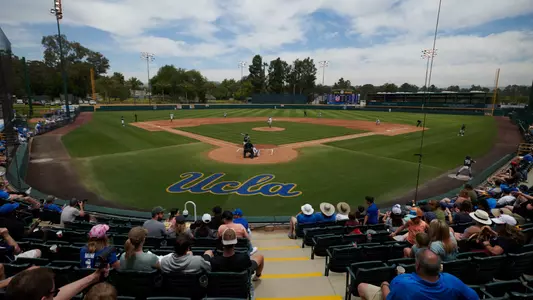 UCLA Athletics - 2022 UCLA Baseball versus the Washington State University Cougars. Jackie Robinson Stadium, Los Angeles, CA.May 15th, 2022Copyright Don Liebig/ASUCLA220515_BBC_0402.NEF