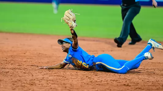 Oklahoma City, OK - June 3, 2022 - ASA Hall of Fame Stadium: Anna Vines (20) of the Northwestern University Wildcats during the 2022 Women's College World Series.(Photo by Joshua R. Gateley / ESPN Images)