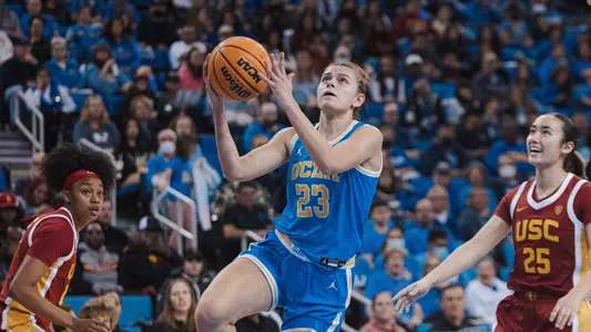 Gabriela Jaquez attempts an open layup against USC (Jan. 8)