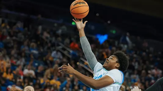 Christeen Iwuala attempts a shot in the paint (Jan. 13)