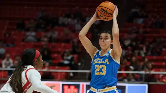 Gabriela Jaquez holds basketball above her head (Jan. 29)