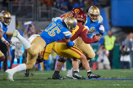 UCLA Athletics - 2022 UCLA Bruins Football versus the University of Southern California at The Rose Bowl, Pasadena, CA.
November 19th, 2022
Copyright Don Liebig/ASUCLA
221119_FBC_0480.NEF