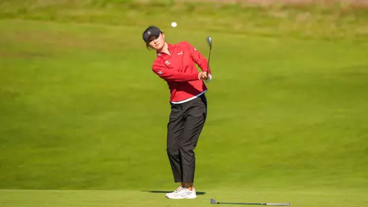 Michelle Xing hits her third shot at the fourth hole during the first round of stroke play of the 2025 U.S. Women's Amateur at Bandon Dunes Golf Resort in Bandon, Ore. on Monday, Aug. 4, 2025. (Darren Carroll/USGA)
