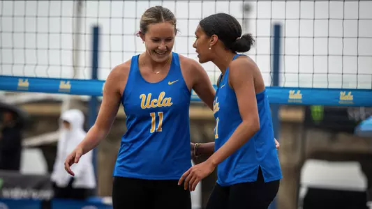 Jessie Smith (11) and Harper Cooper
