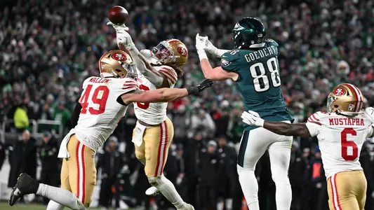 Jan 11, 2026; Philadelphia, PA, USA; San Francisco 49ers linebacker Eric Kendricks (43) blocks a pass intended for Philadelphia Eagles tight end Dallas Goedert (88) during the fourth quarter in an NFC Wild Card Round game at Lincoln Financial Field. Mandatory Credit: Eric Hartline-Imagn Images