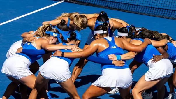 Women's Tennis Huddle