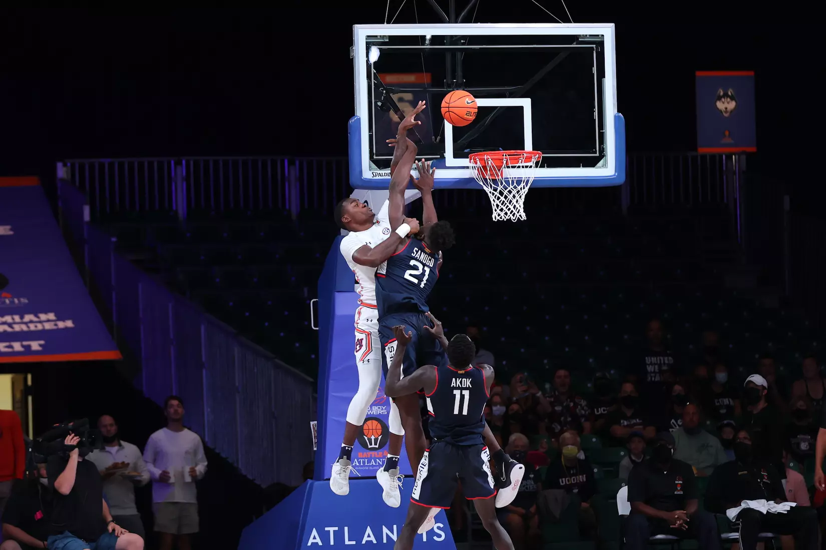 Connecticut Huskies forward Adama Sanogo (21), Connecticut Huskies forward Akok Akok (11) and Auburn Tigers forward Jaylin Williams (2) at the Battle 4 Atlantis Wednesday, November 24, 2021 at Atlantis, Paradise Island in the Bahamas. (Photo by Tim Aylen)