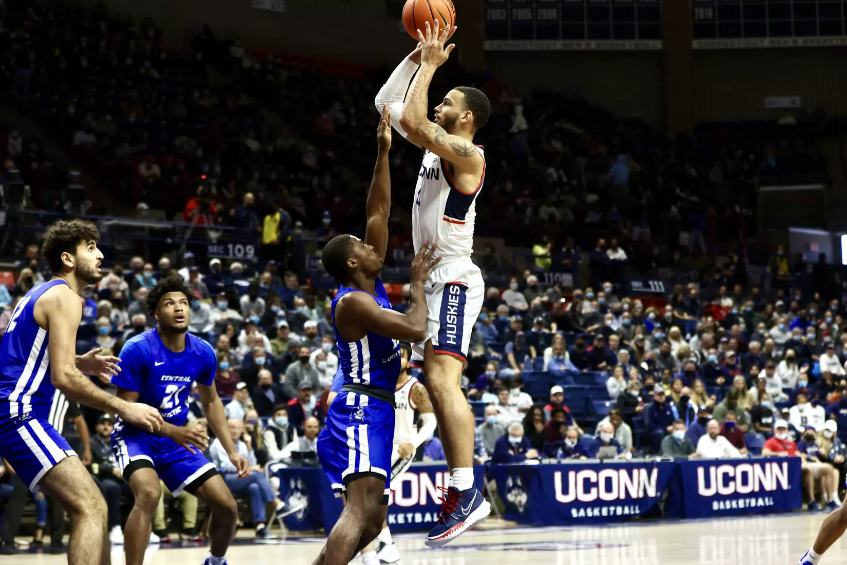 UConn vs CCSU at Gampel Pavilion 11/9/21
