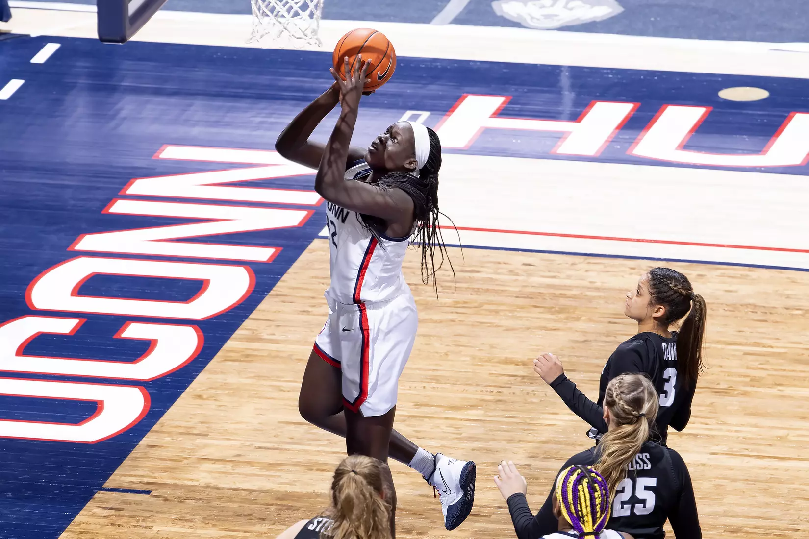 Piath Gabriel goes the hoop vs Butler on January 19, 2021.