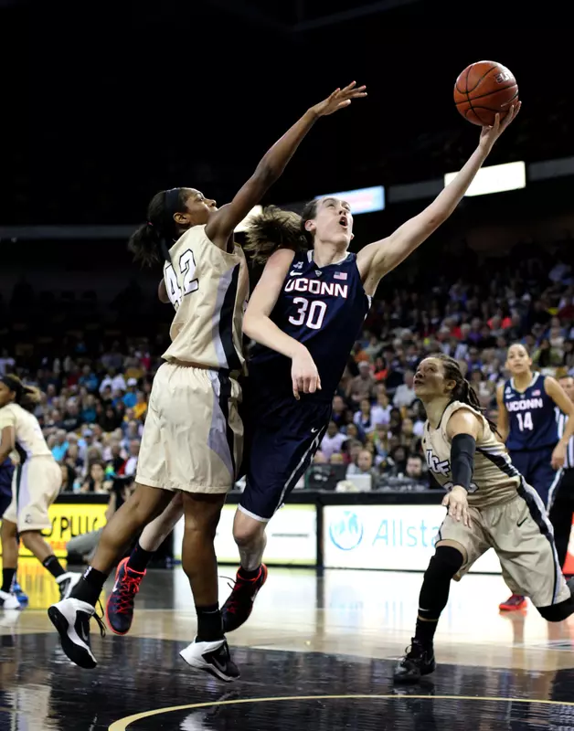 Breanna Stewart added 11 points for the Huskies.