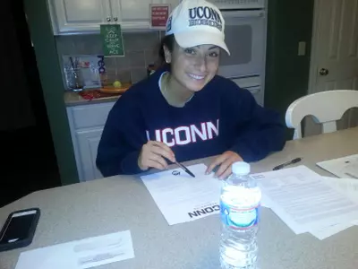 Zaina Zaki joins Summer Aliyah Walker in joining the Huskies in 2014-15